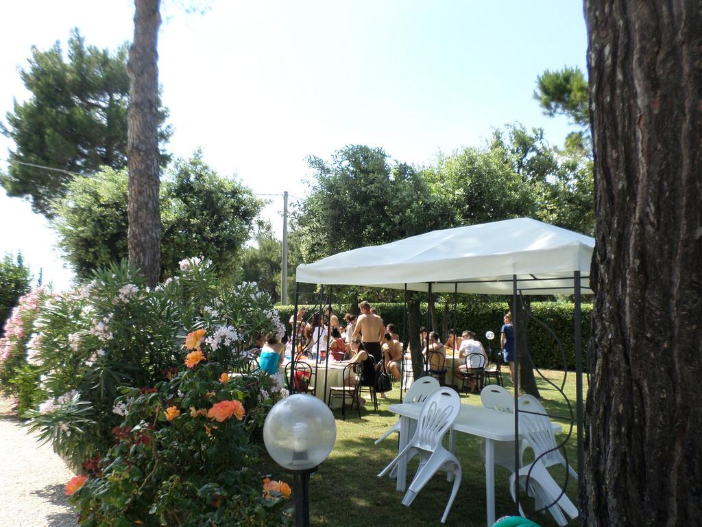Bed And Breakfast " Il Tesoro Di Mario " Falconara Marittima Bagian luar foto
