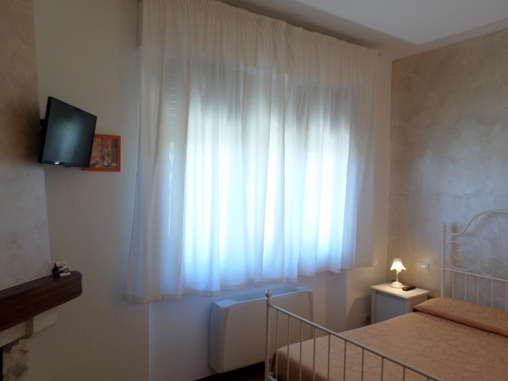 Bed And Breakfast " Il Tesoro Di Mario " Falconara Marittima Bagian luar foto