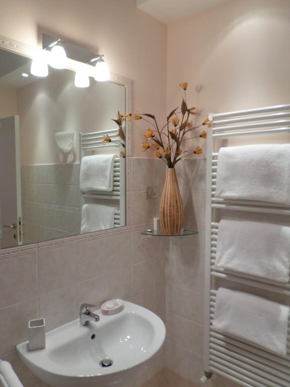 Bed And Breakfast " Il Tesoro Di Mario " Falconara Marittima Bagian luar foto